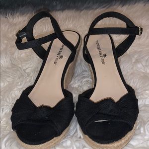 Black wedges